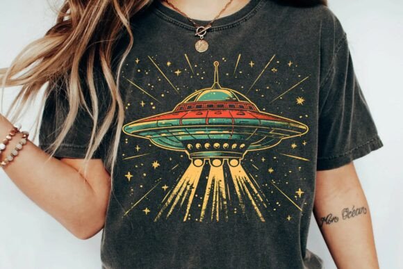 Download Vintage Retro UFO Flying Saucer Space Alien Sci-Fi T-Shirt Design Png - Sign Collection